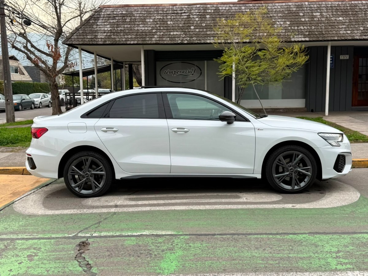 2024 Audi A3 Sedan miniatura 4
