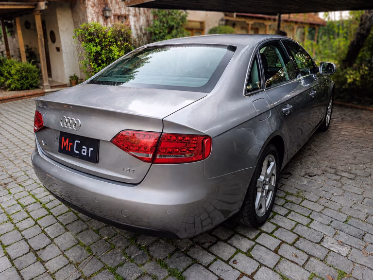 2010 Audi A4 miniatura 10