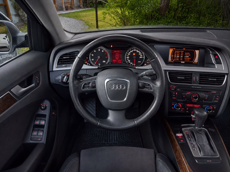 2010 Audi A4 miniatura 13