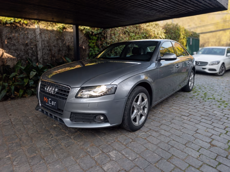 2010 Audi A4 miniatura 2