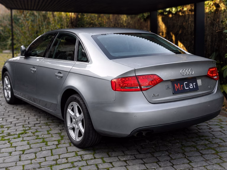 2010 Audi A4 miniatura 4