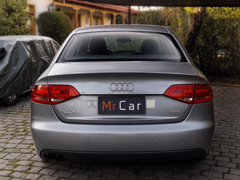 2010 Audi A4 miniatura 5