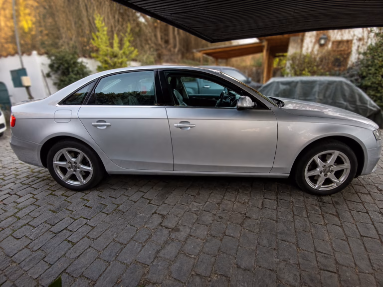 2010 Audi A4 miniatura 9