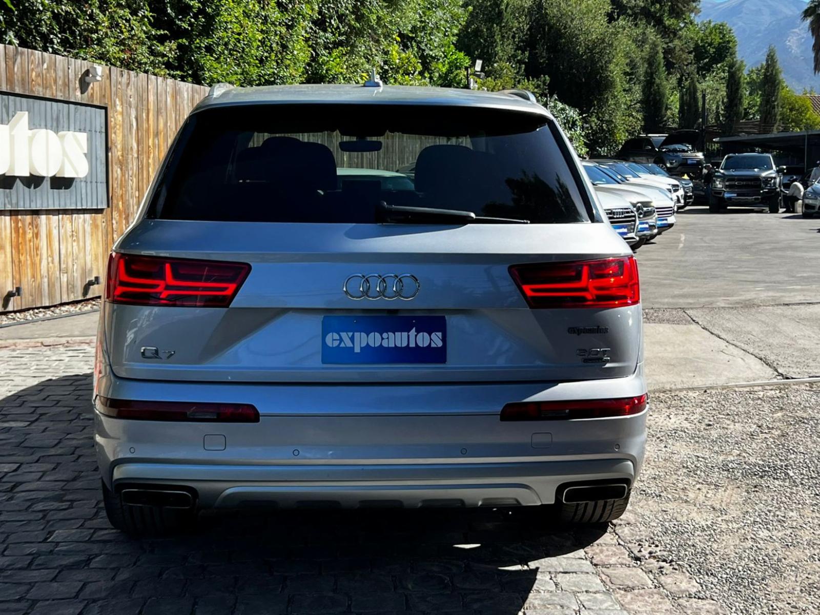 2017 Audi Q7 miniatura 5