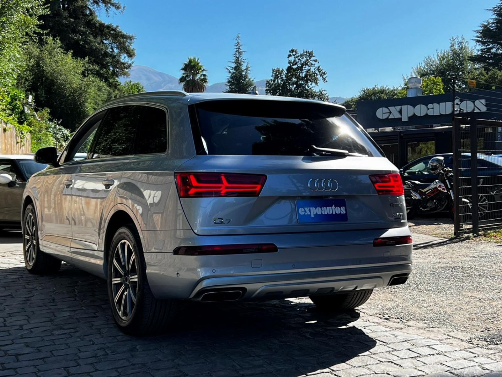 2017 Audi Q7 miniatura 6