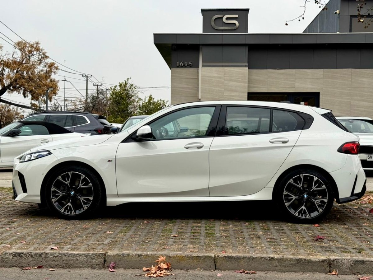 2025 BMW 118 M Sport miniatura 2