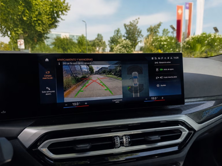2024 BMW 220i miniatura 15