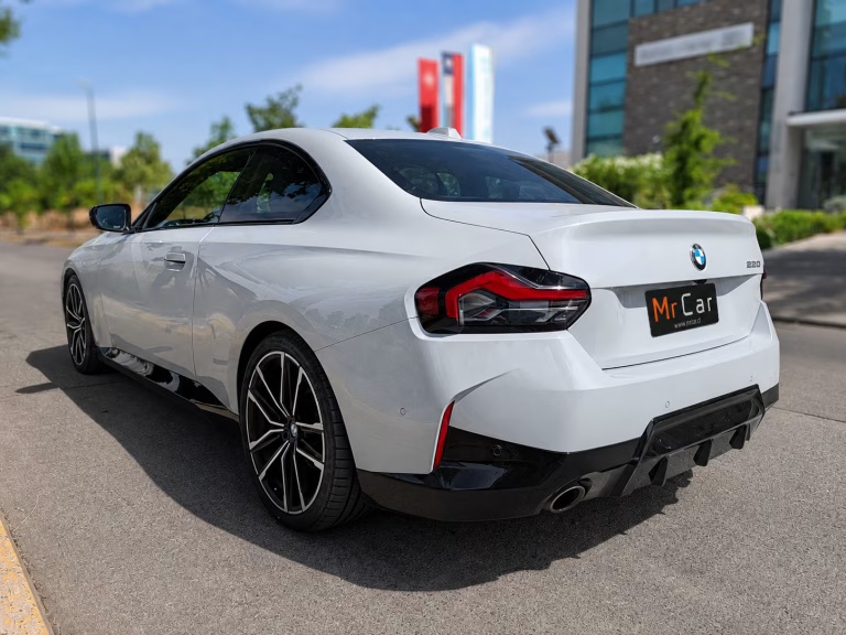 2024 BMW 220i miniatura 4