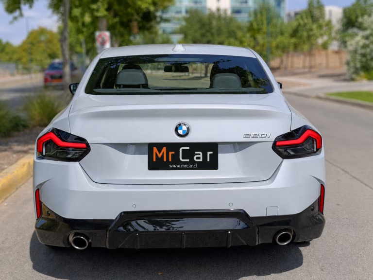 2024 BMW 220i miniatura 5