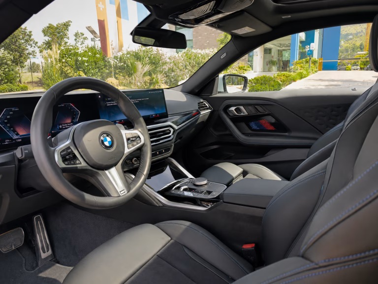 2024 BMW 220i miniatura 6