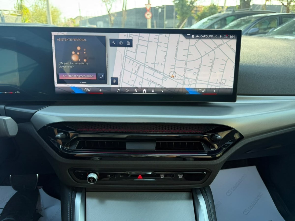 2025 BMW 220i M Sport miniatura 11