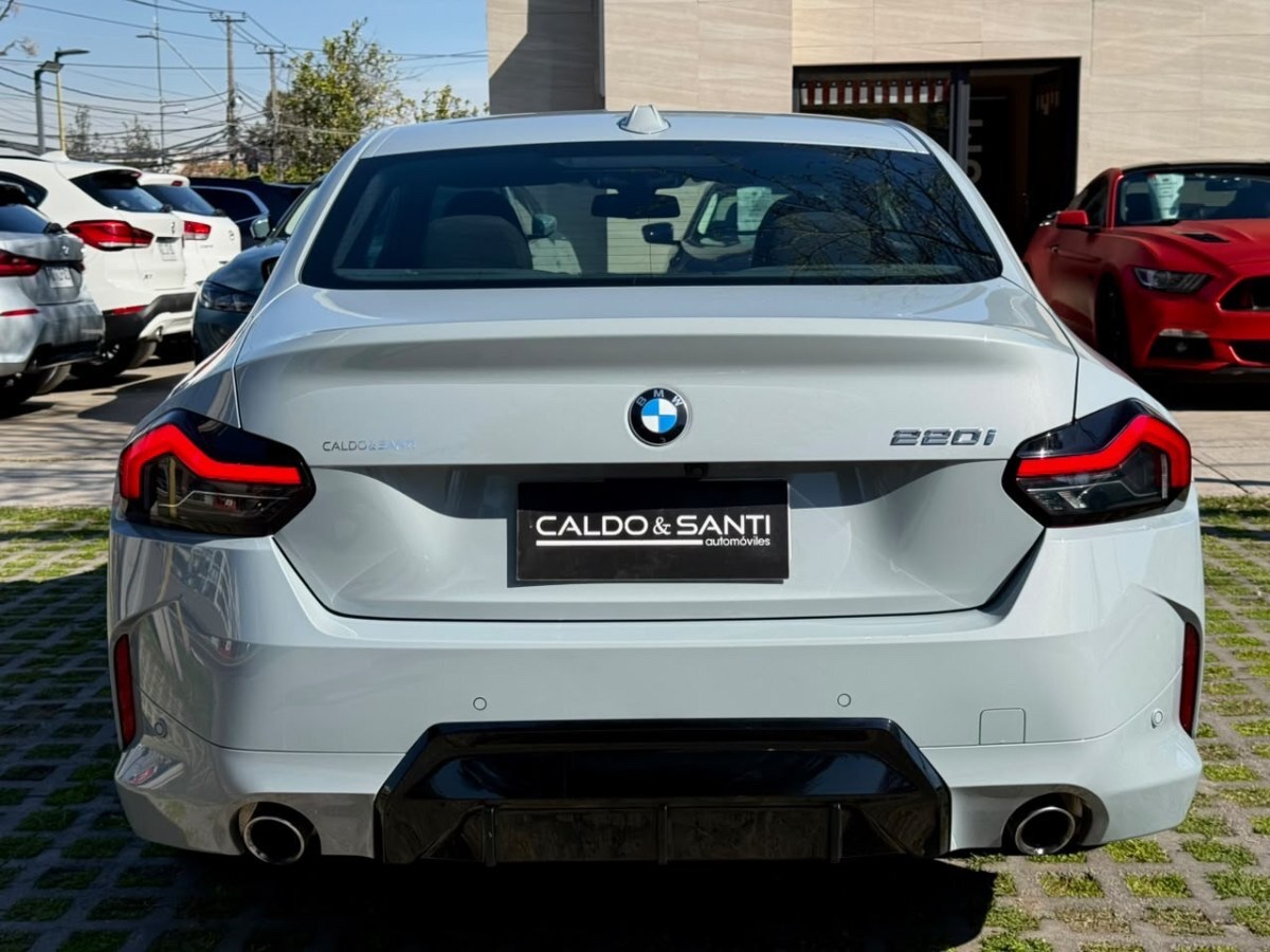 2025 BMW 220i M Sport miniatura 4