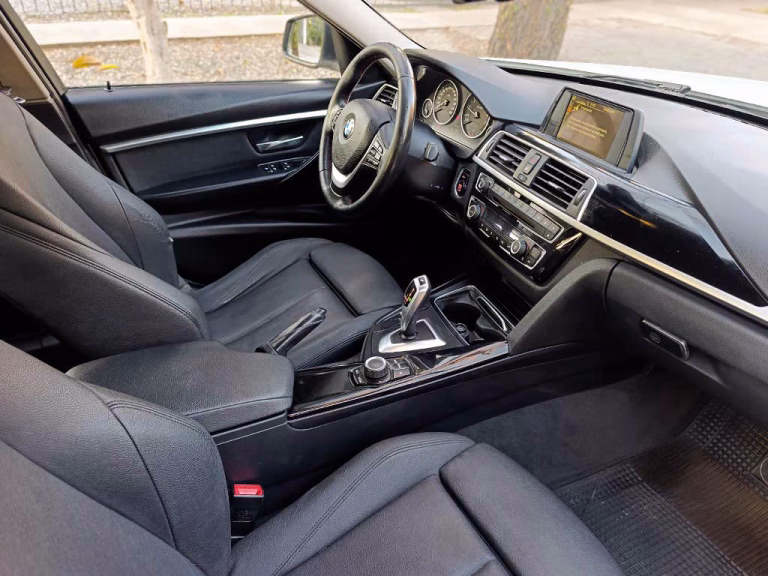 2017 BMW 318i miniatura 11