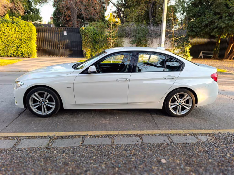 2017 BMW 318i miniatura 3