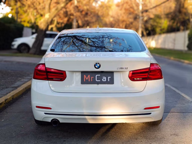 2017 BMW 318i miniatura 5