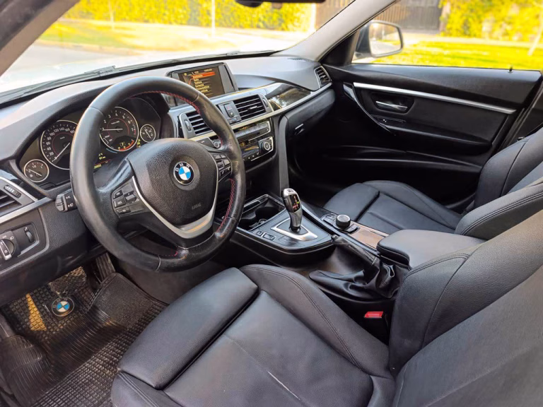 2017 BMW 318i miniatura 6