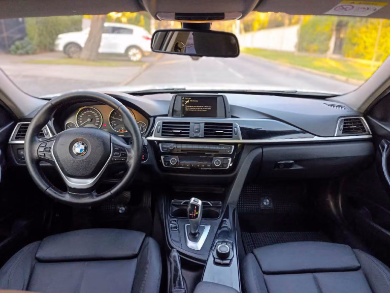 2017 BMW 318i miniatura 8