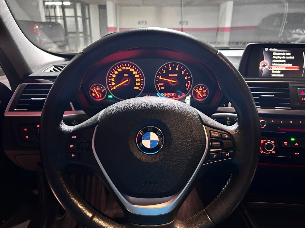 2017 BMW 318i miniatura 11