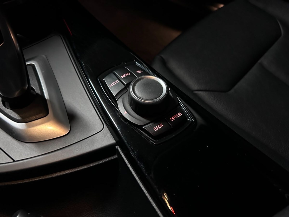 2017 BMW 318i miniatura 18