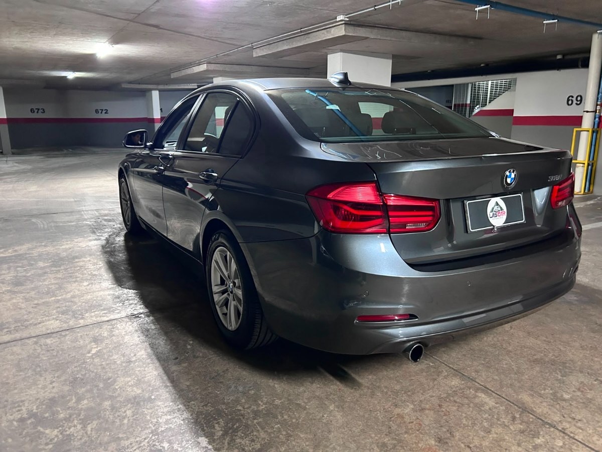 2017 BMW 318i miniatura 6