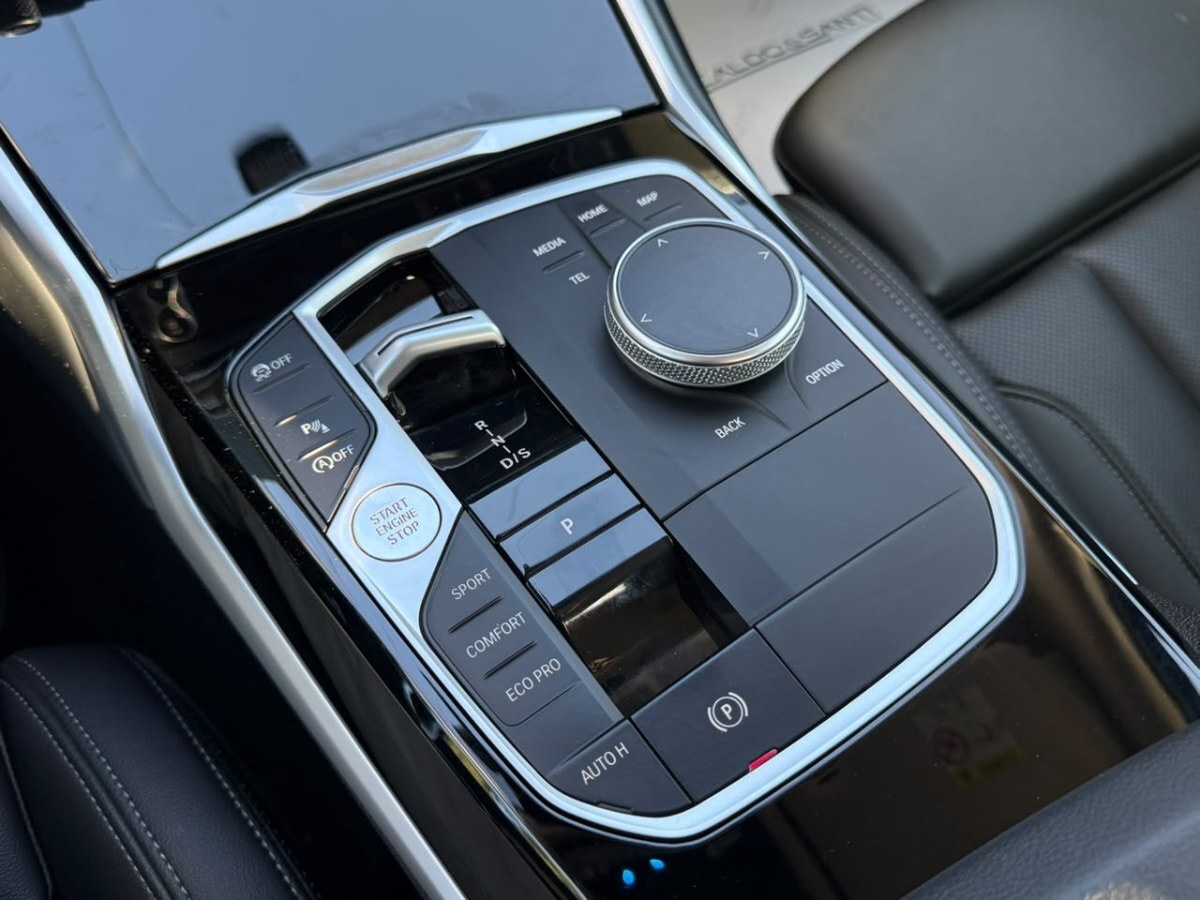 2024 BMW 320i miniatura 11