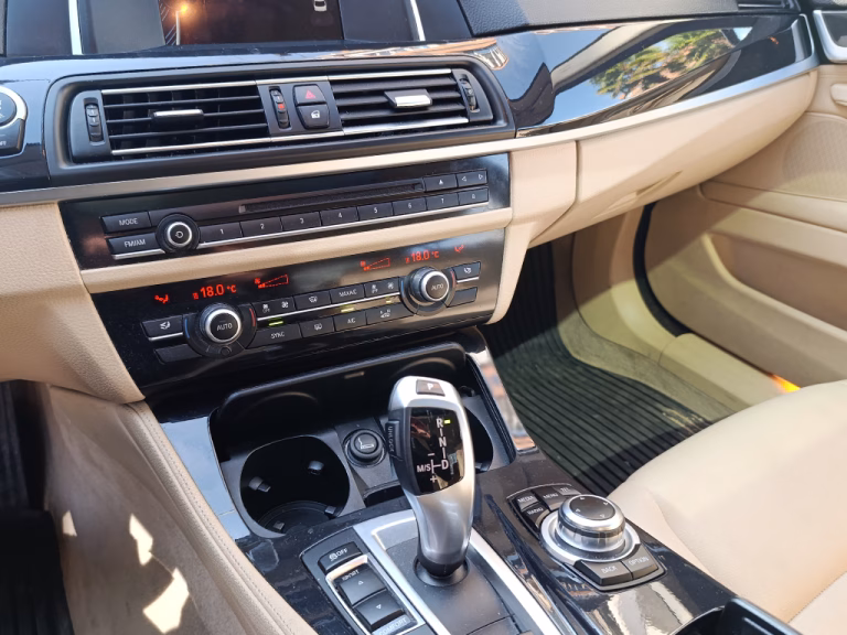 2015 BMW 520i miniatura 9