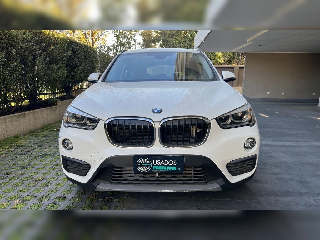 2017 BMW X1 miniatura 2