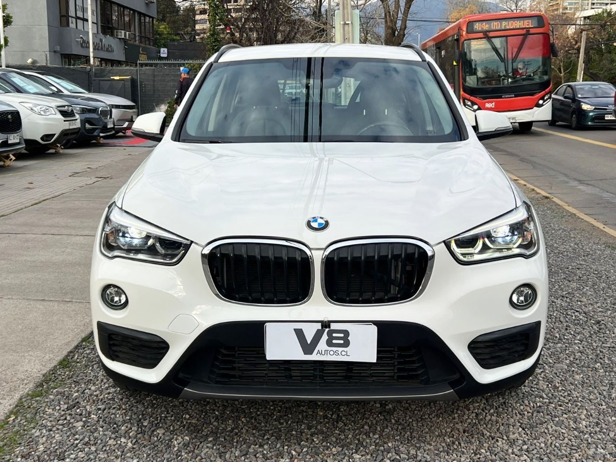 2017 BMW X1 miniatura 2