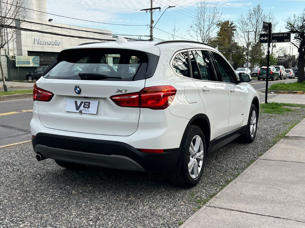 2017 BMW X1 miniatura 4