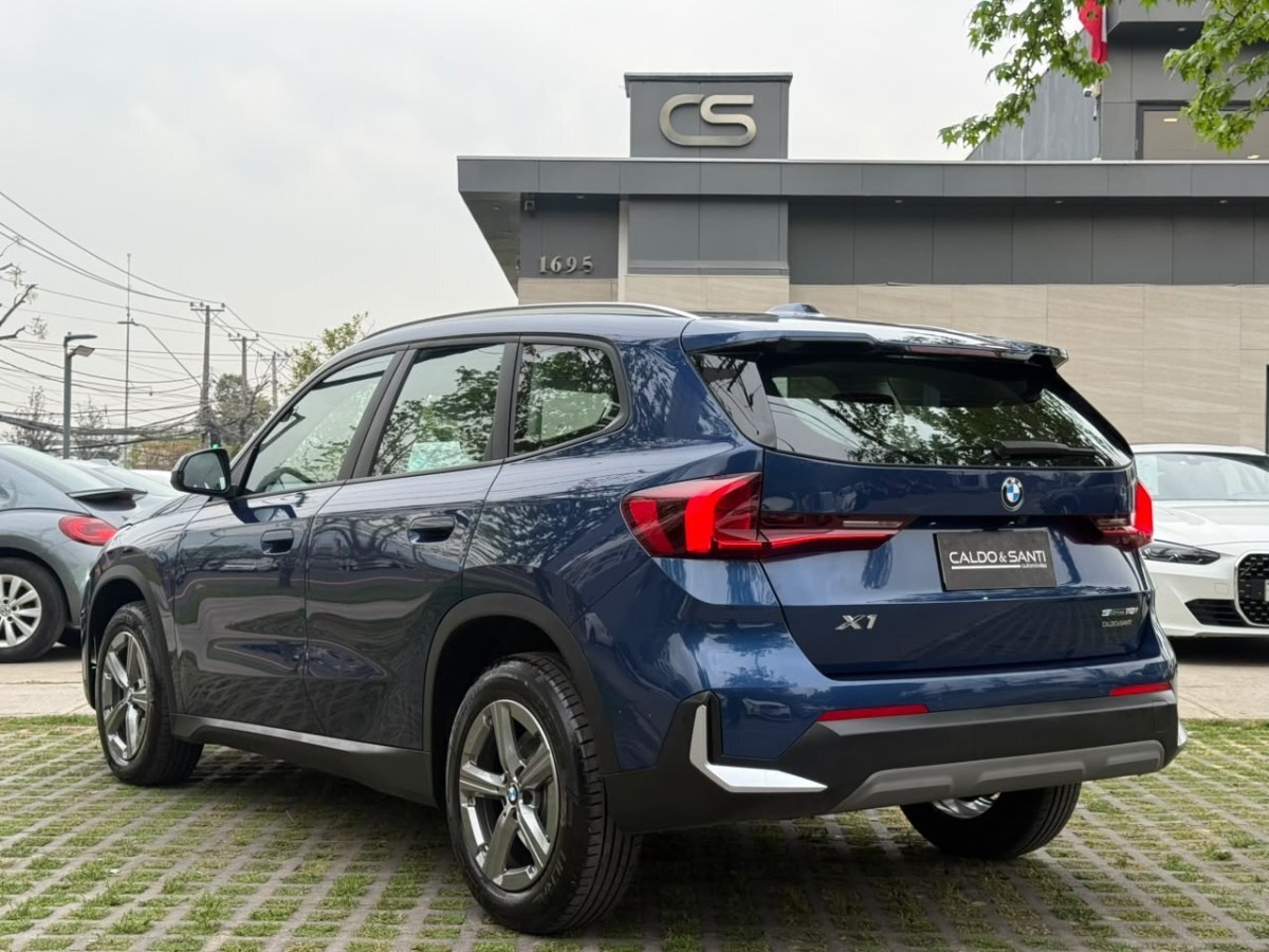 2023 BMW X1 miniatura 3
