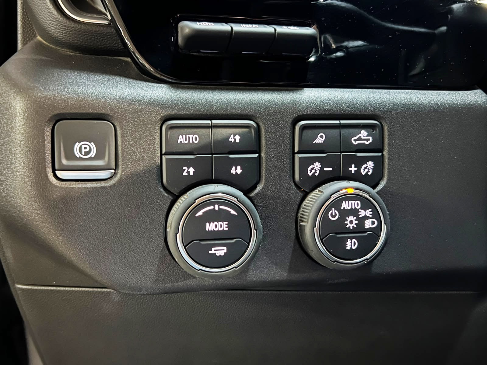 2025 Chevrolet Silverado miniatura 22