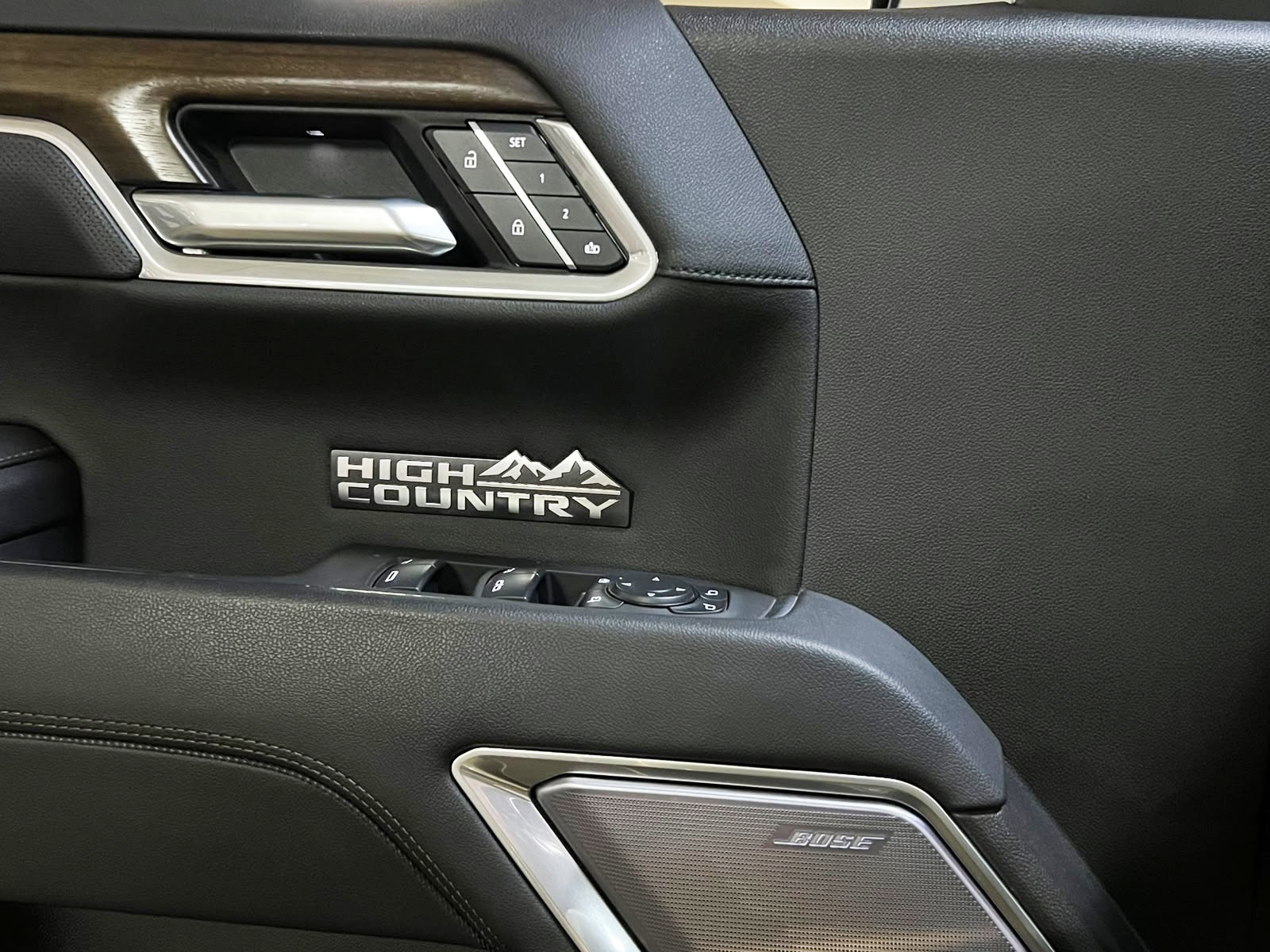 2025 Chevrolet Silverado miniatura 24