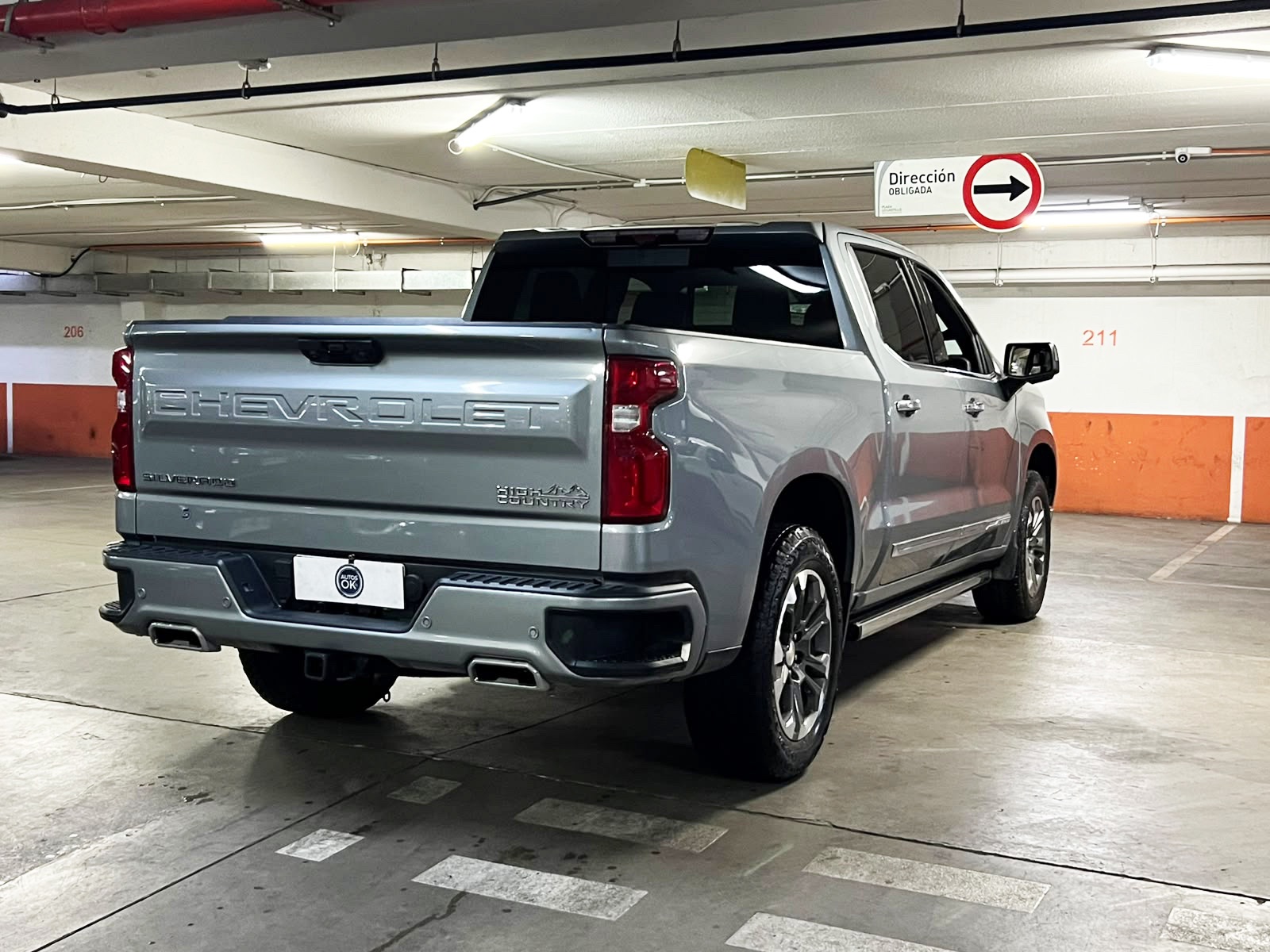 2025 Chevrolet Silverado miniatura 4