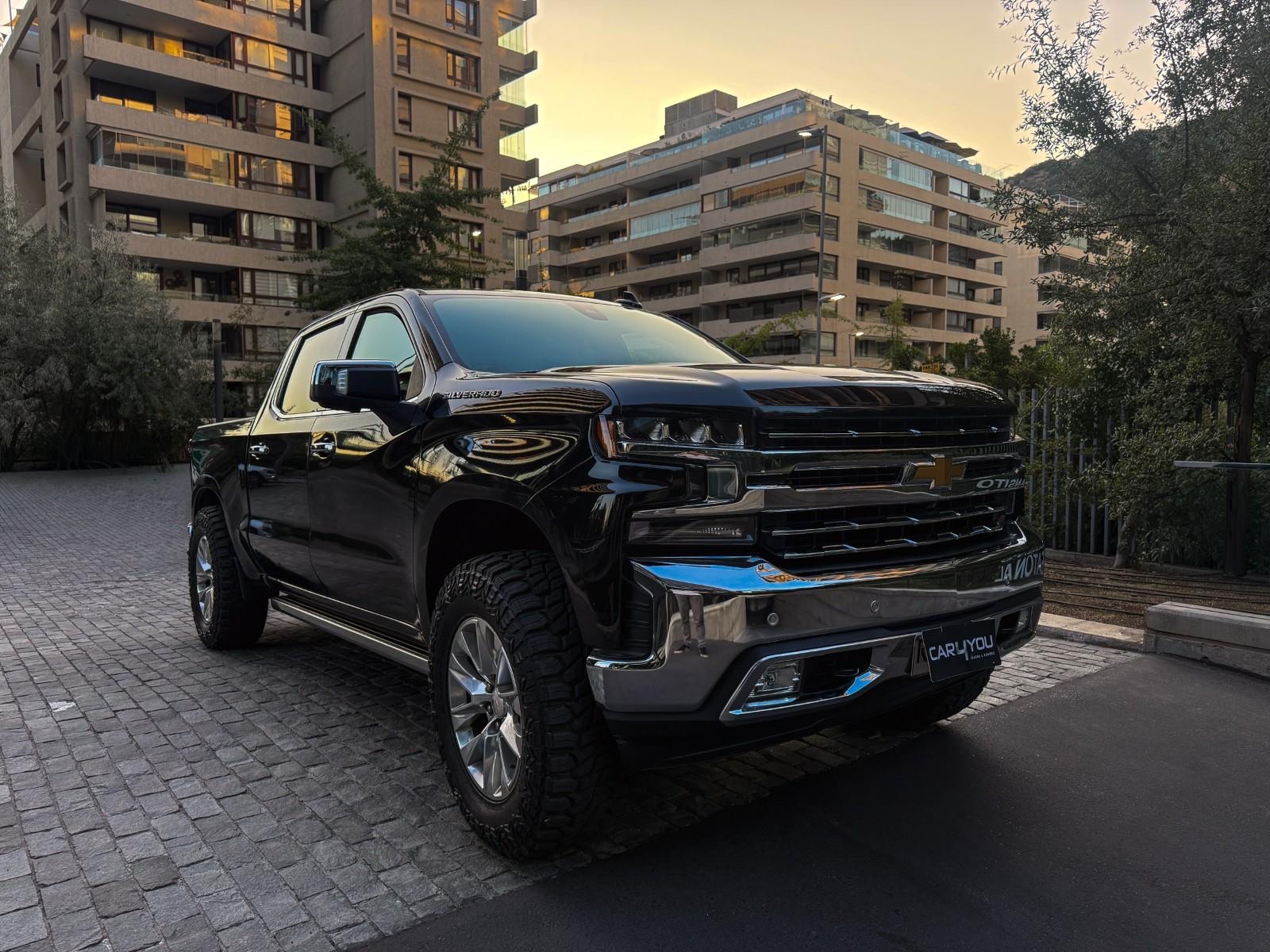 2022 Chevrolet Silverado LTZ miniatura 2