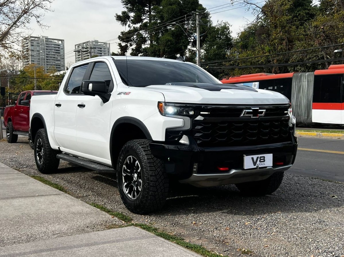 2025 Chevrolet Silverado ZR2 miniatura 3
