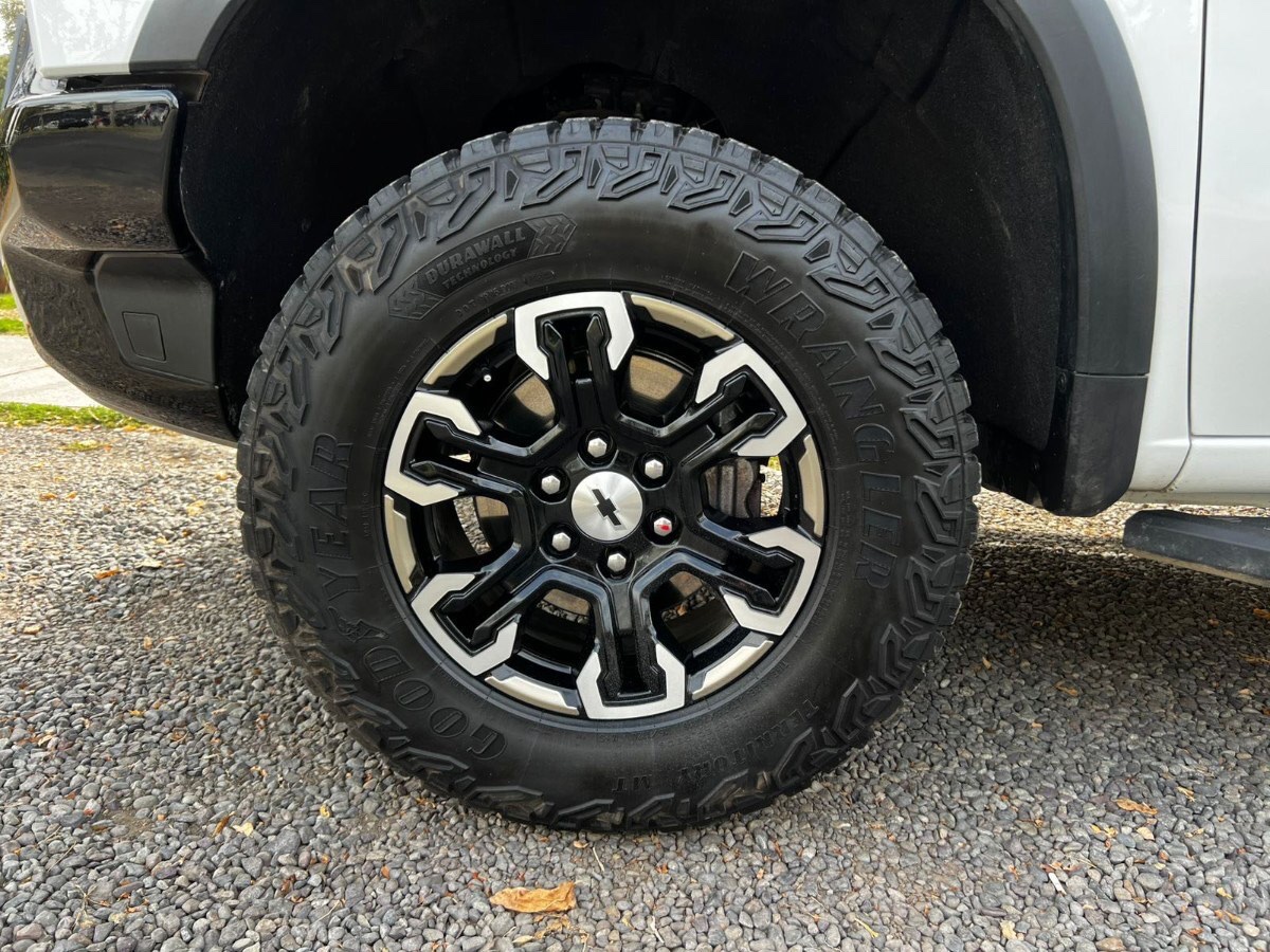 2025 Chevrolet Silverado ZR2 miniatura 8