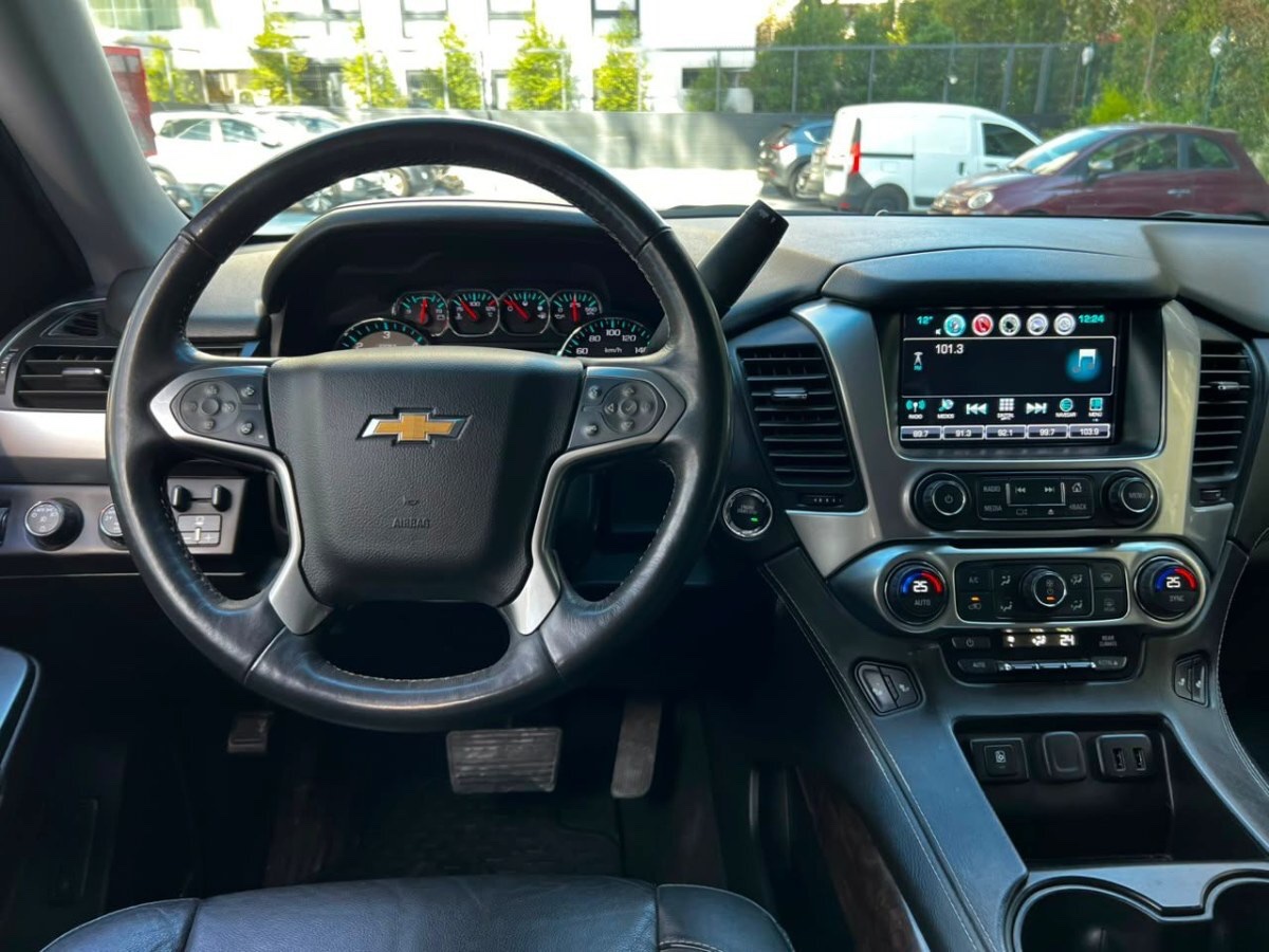 2017 Chevrolet Suburban LT miniatura 10