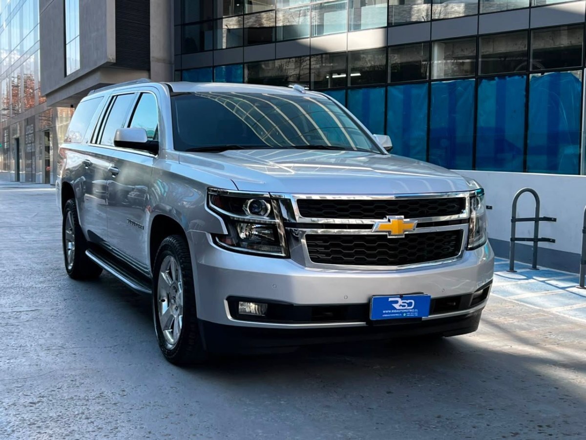 2017 Chevrolet Suburban LT miniatura 3