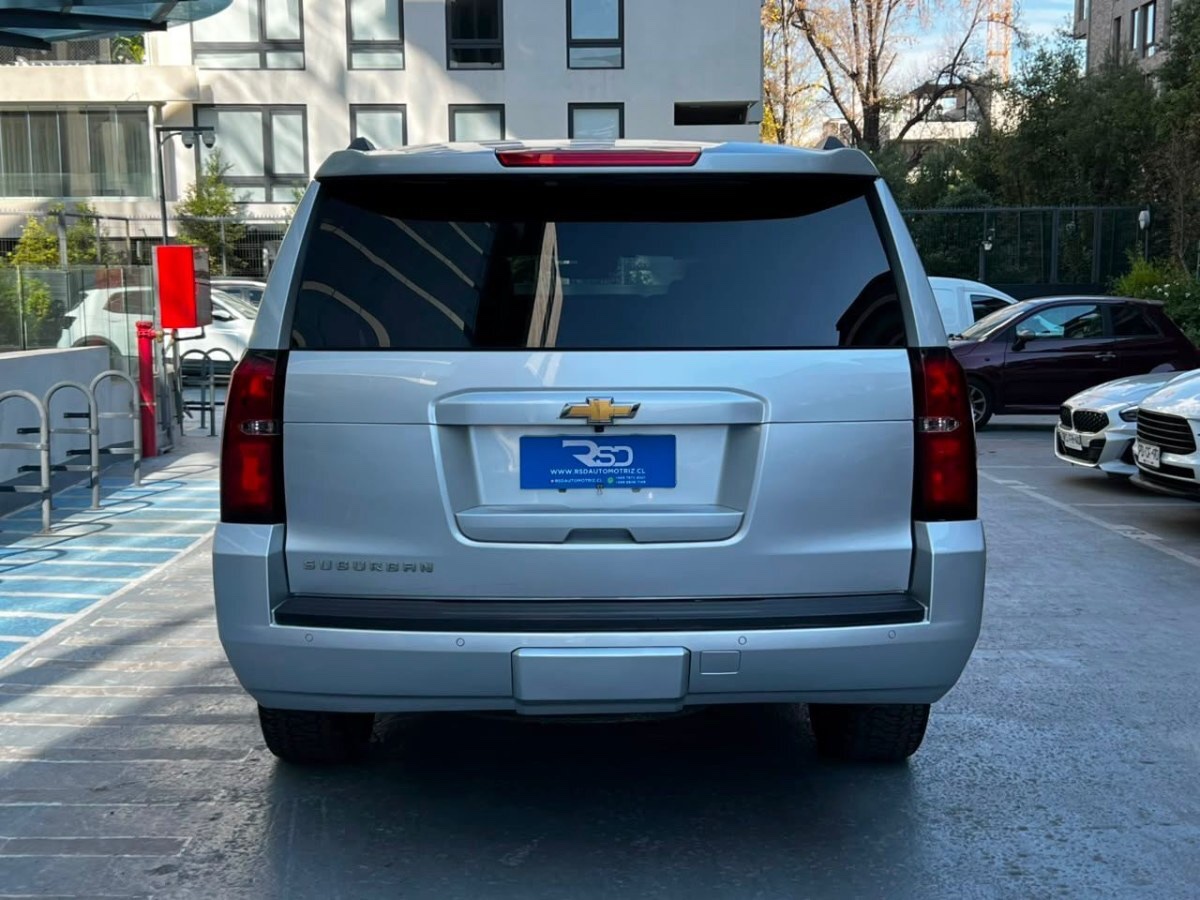 2017 Chevrolet Suburban LT miniatura 5