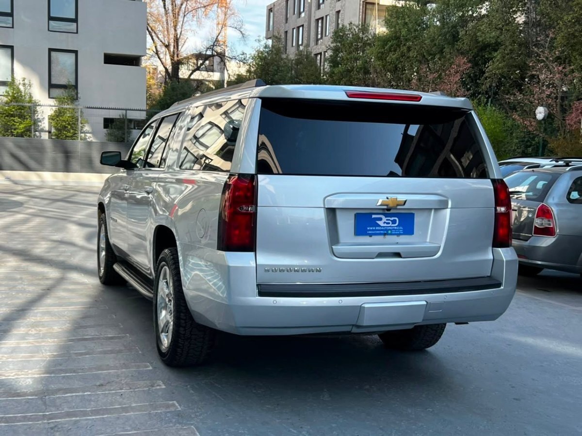2017 Chevrolet Suburban LT miniatura 6