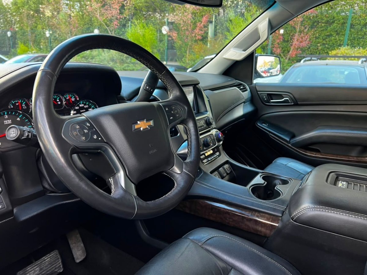 2017 Chevrolet Suburban LT miniatura 9