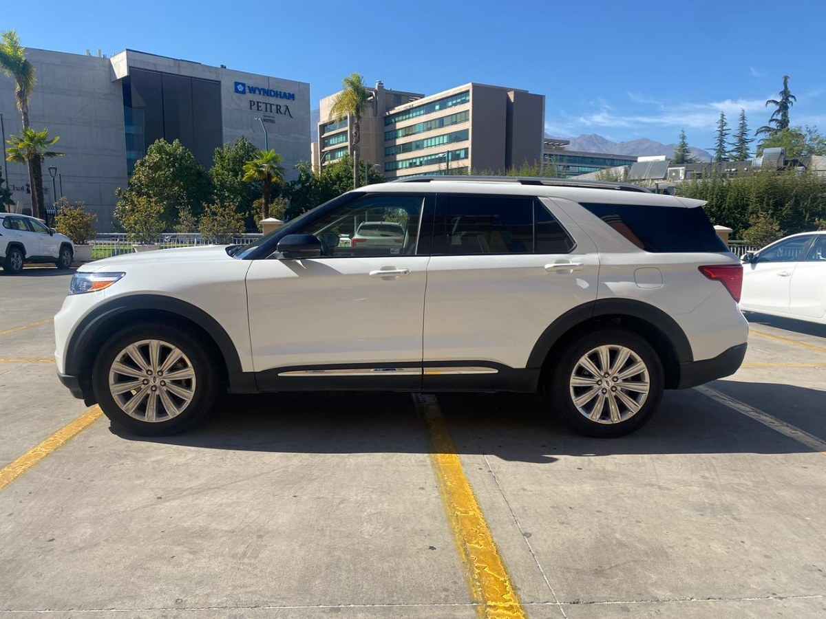 2023 Ford Explorer miniatura 3