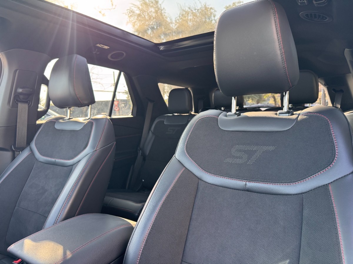 2026 Ford Explorer ST miniatura 10