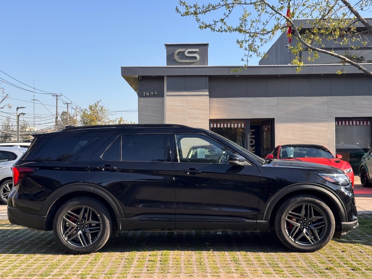 2026 Ford Explorer ST miniatura 4