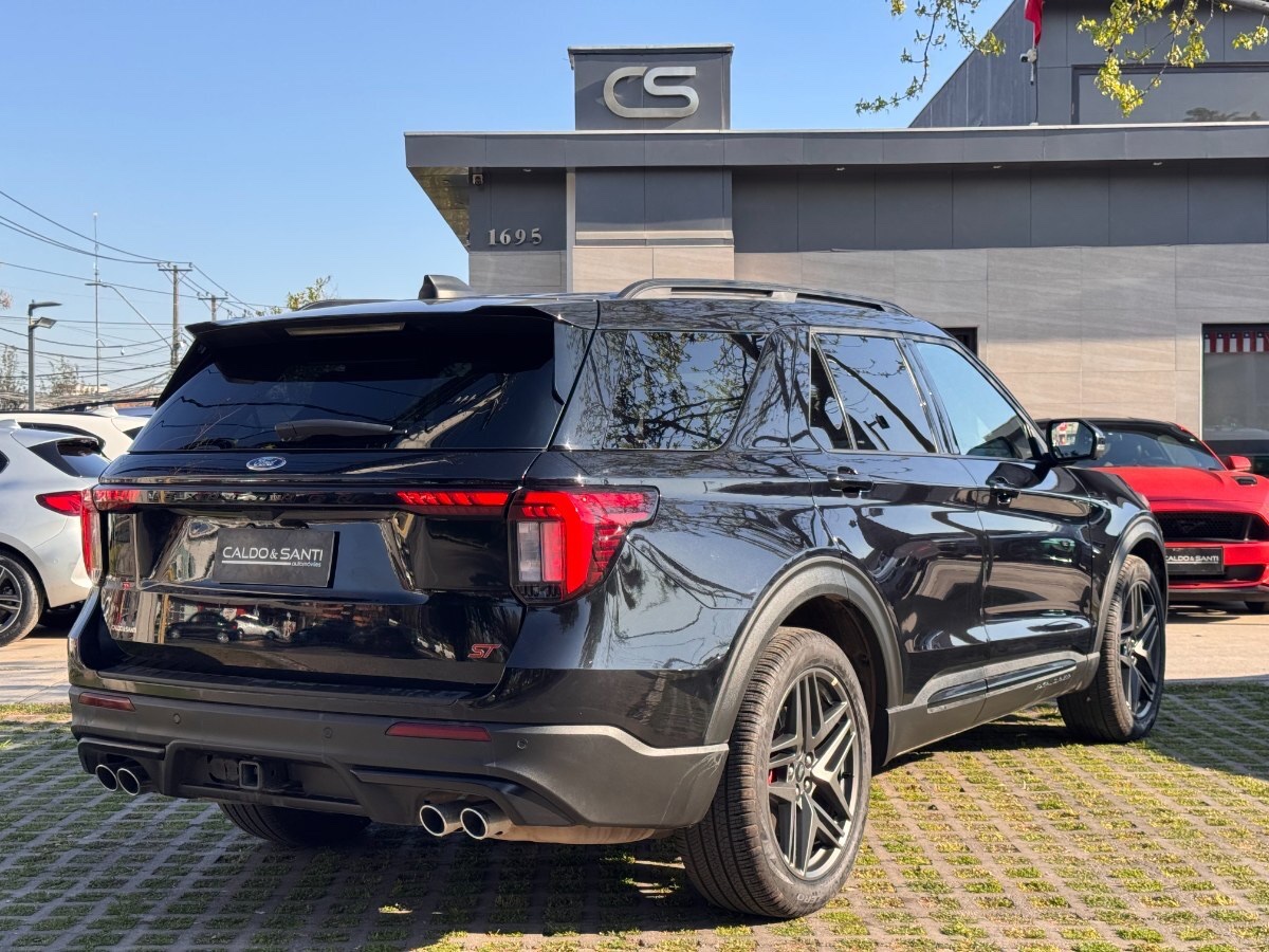 2026 Ford Explorer ST miniatura 5