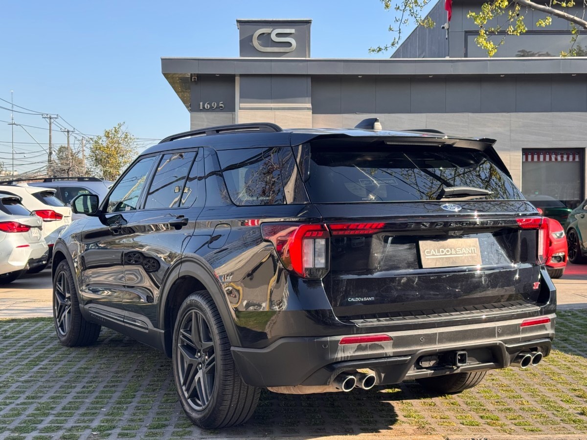 2026 Ford Explorer ST miniatura 7