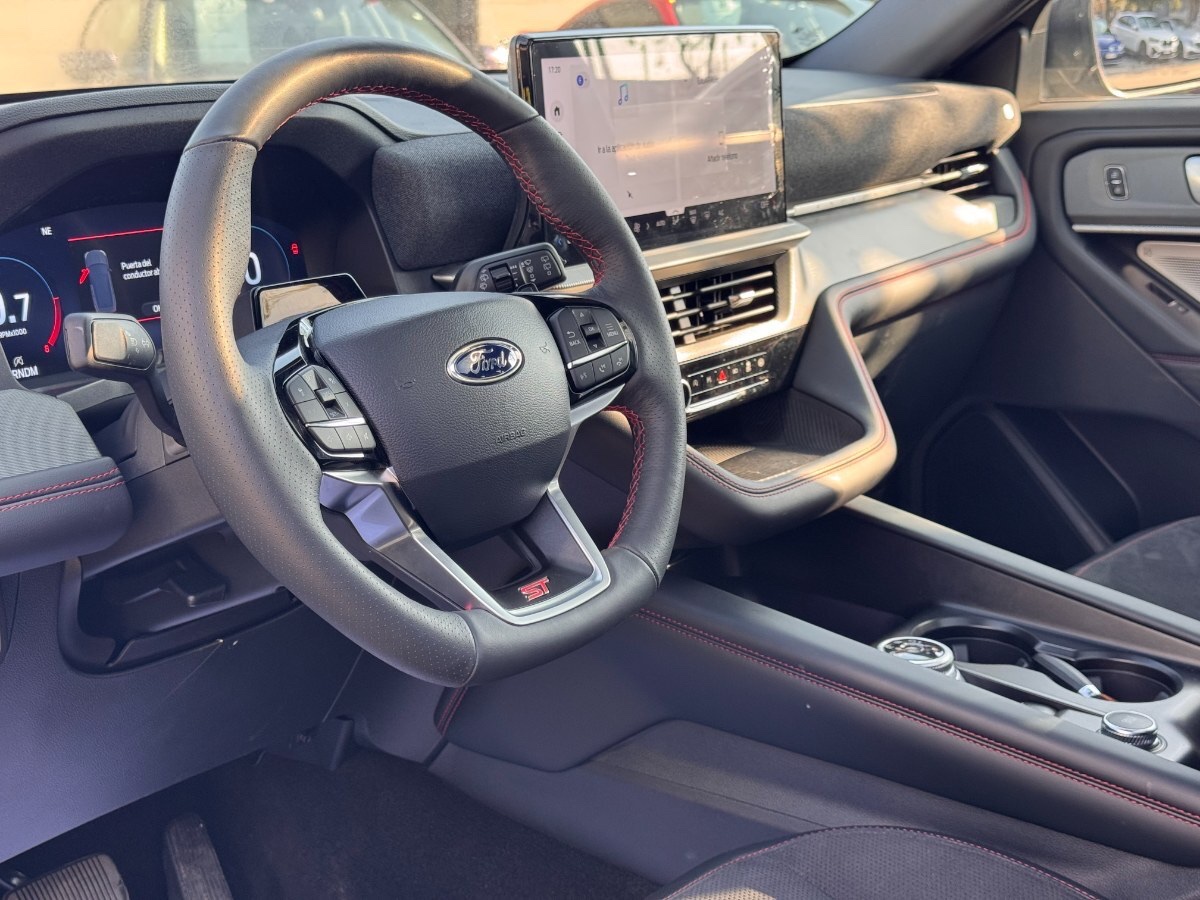 2026 Ford Explorer ST miniatura 8