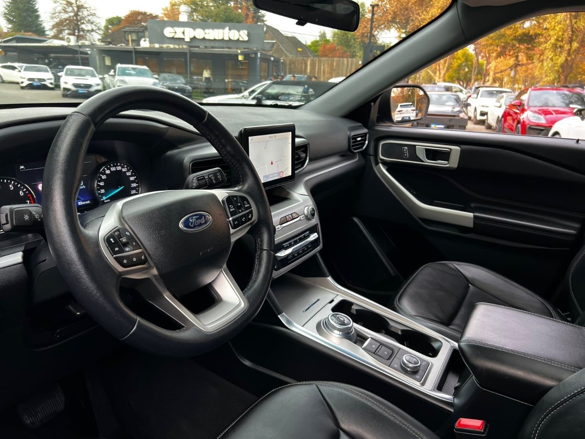 2023 Ford Explorer XLT miniatura 10