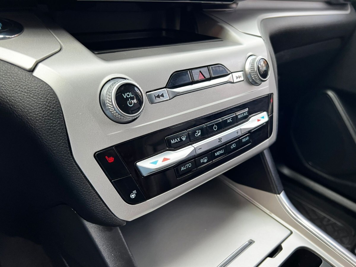 2023 Ford Explorer XLT miniatura 19