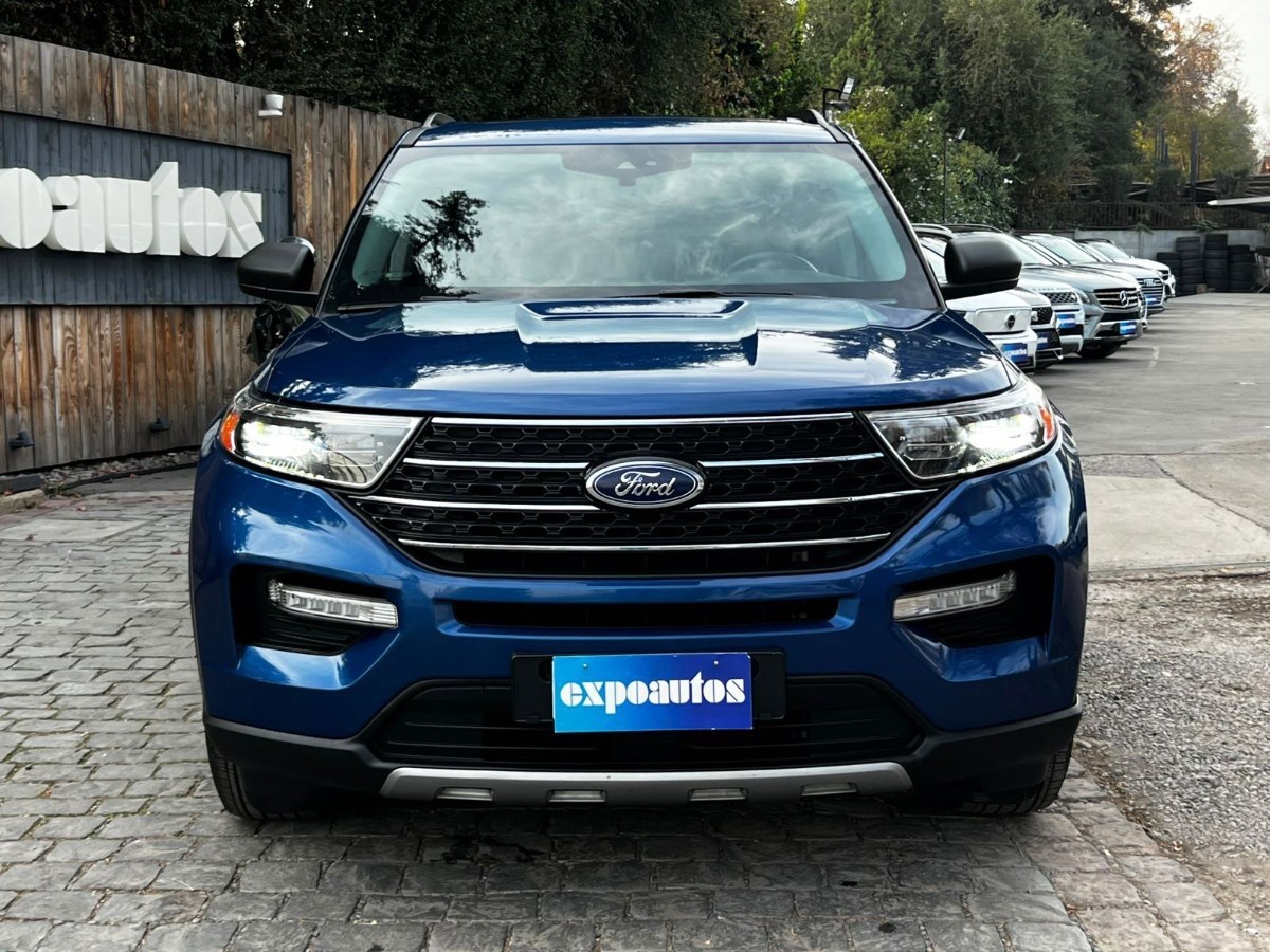 2023 Ford Explorer XLT miniatura 2